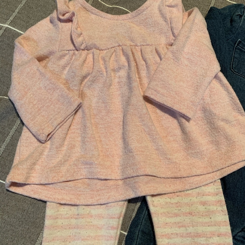Baby GAP 6-12 month set of 3 outfits - Picture 2 of 7